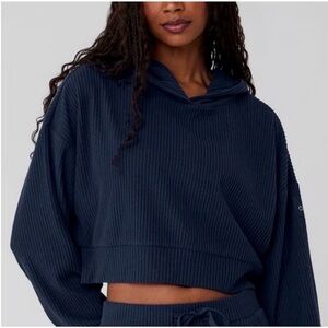 Alo Yoga navy blue muse hoodie long sleeve ribbed crop M